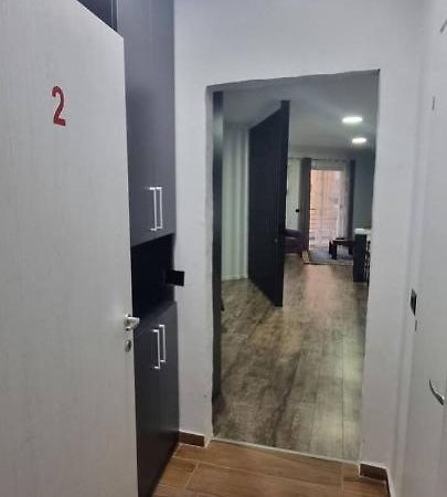 #2 Lovely Spacious 1-Bedroom Apart Тирана Екстер'єр фото