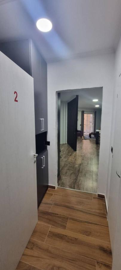 #2 Lovely Spacious 1-Bedroom Apart Тирана Екстер'єр фото